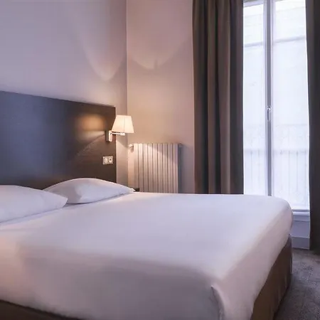 オテル デ ゼクリヴァン 3*