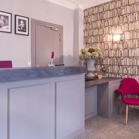 オテル デ ゼクリヴァン ホテル 3*